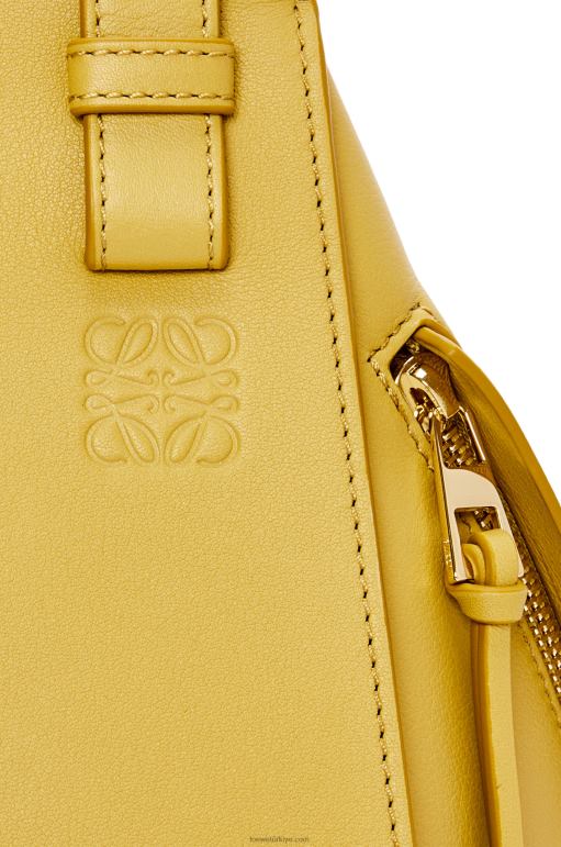 Loewe klasik dana derisinden hamak kompakt çanta 02600373 kadınlar parlak hardal