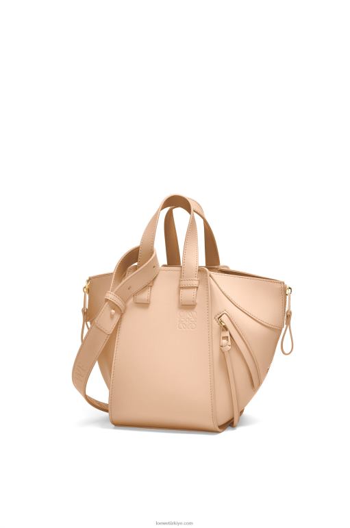 Loewe saten dana derisinden hamak kompakt çanta 02600432 kadınlar çıplak