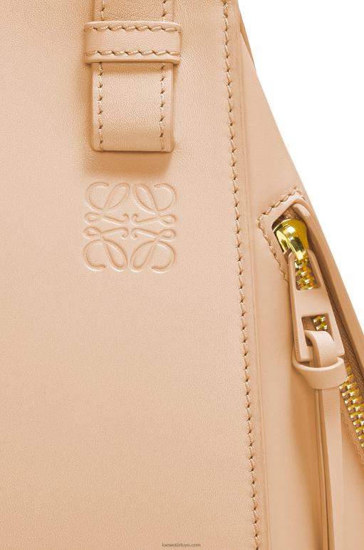 Loewe saten dana derisinden hamak kompakt çanta 02600432 kadınlar çıplak