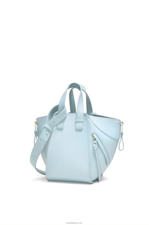 Loewe saten dana derisinden hamak kompakt çanta 02600460 kadınlar akuamarin