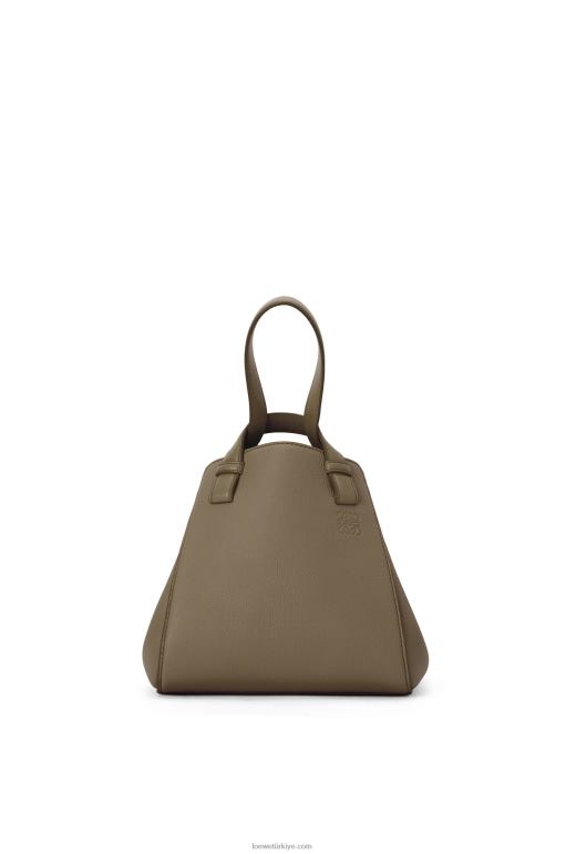 Loewe yumuşak taneli dana derisinden hamak nugget çantası 02600500 kadınlar defne yeşili