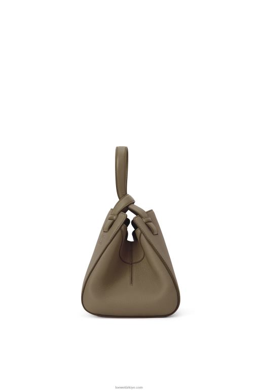 Loewe yumuşak taneli dana derisinden hamak nugget çantası 02600500 kadınlar defne yeşili