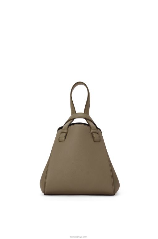 Loewe yumuşak taneli dana derisinden hamak nugget çantası 02600500 kadınlar defne yeşili