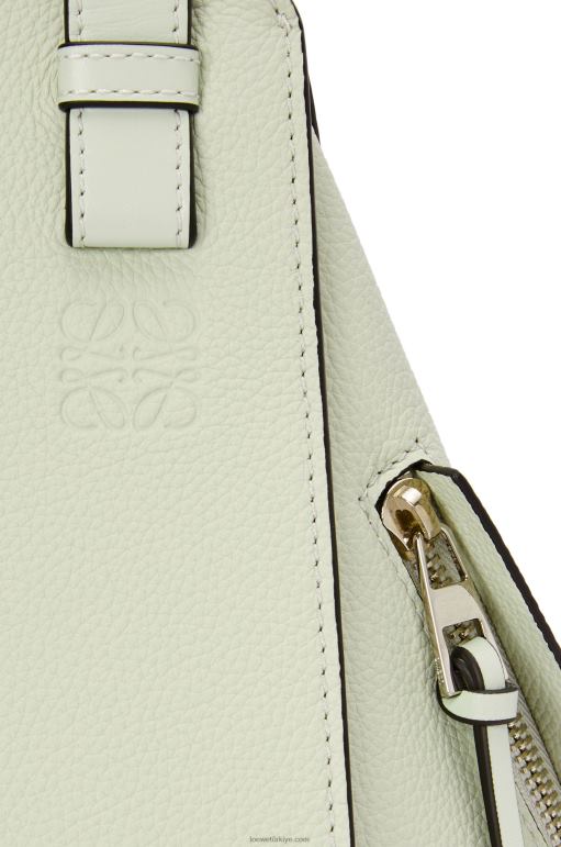 Loewe yumuşak taneli dana derisinden küçük hamak çanta 02600370 kadınlar hafif seladonlar