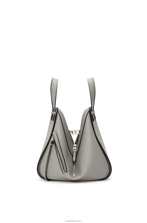 Loewe yumuşak taneli dana derisinden küçük hamak çanta 02600434 kadınlar inci grisi