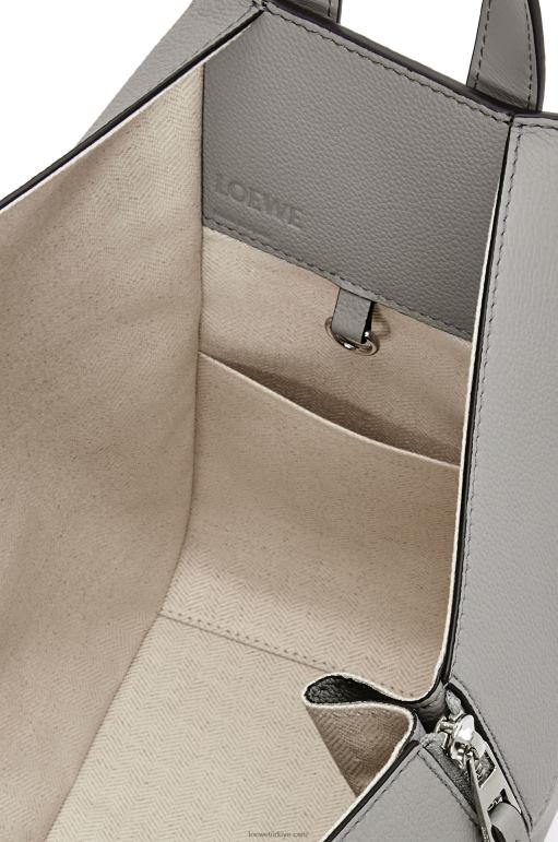 Loewe yumuşak taneli dana derisinden küçük hamak çanta 02600434 kadınlar inci grisi