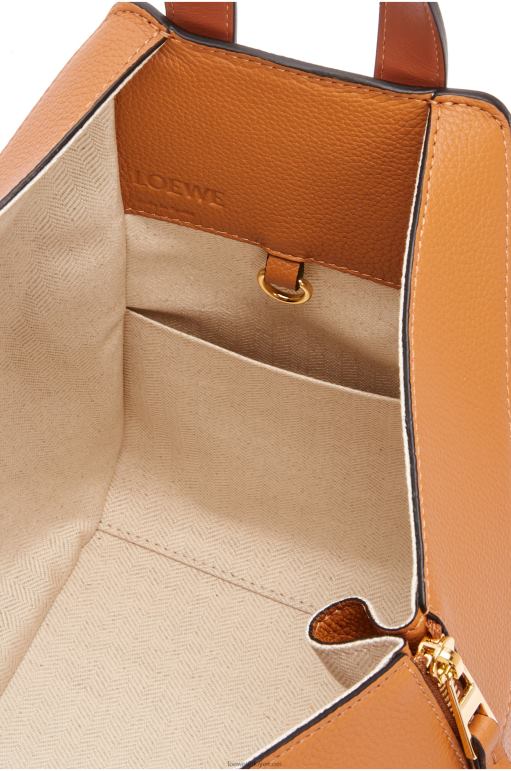 Loewe yumuşak taneli dana derisinden küçük hamak çanta 02600439 kadınlar hafif karamel