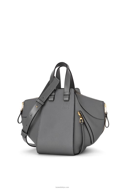 Loewe yumuşak taneli dana derisinden küçük hamak çanta 02600502 kadınlar asfalt grisi