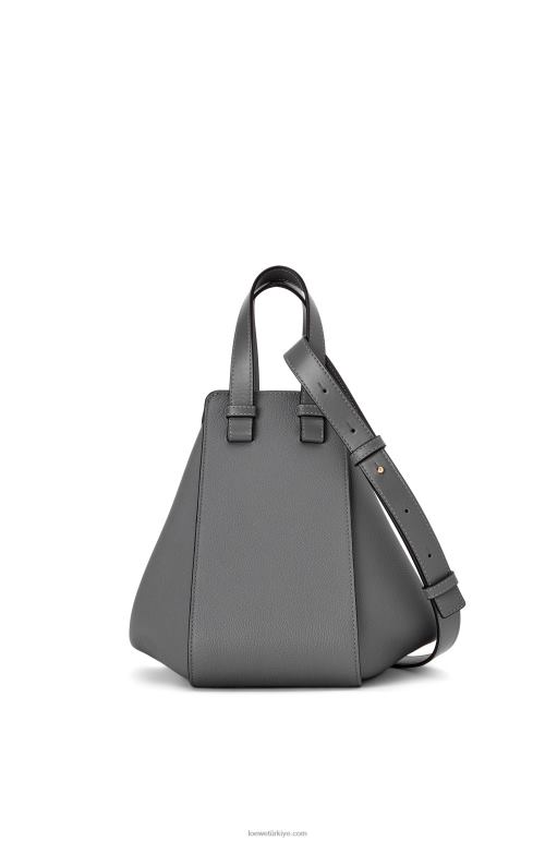 Loewe yumuşak taneli dana derisinden küçük hamak çanta 02600502 kadınlar asfalt grisi