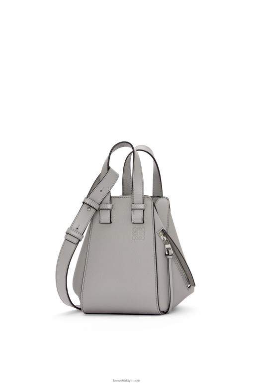 Loewe yumuşak taneli dana derisinden kompakt hamak çantası 02600342 kadınlar inci grisi