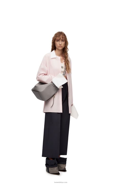 Loewe yumuşak taneli dana derisinden kompakt hamak çantası 02600342 kadınlar inci grisi