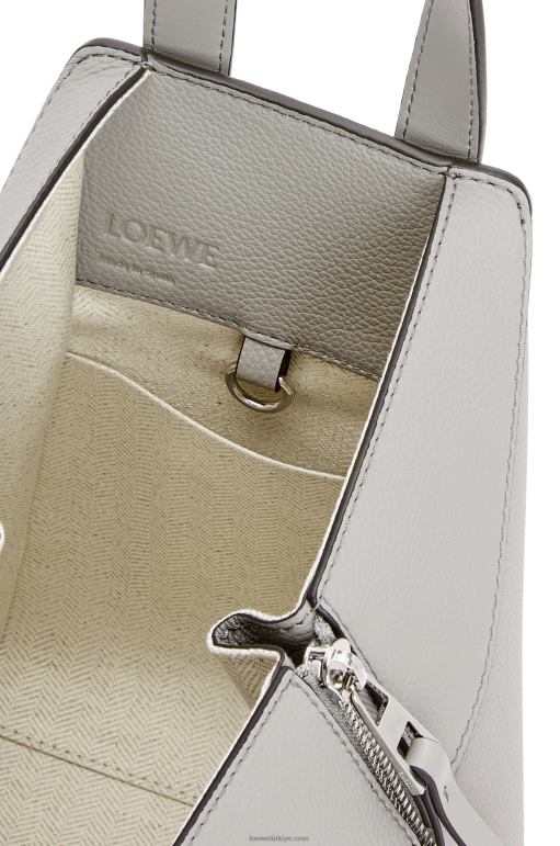 Loewe yumuşak taneli dana derisinden kompakt hamak çantası 02600342 kadınlar inci grisi
