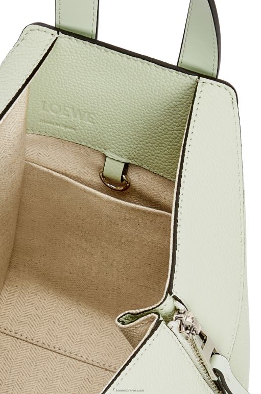 Loewe yumuşak taneli dana derisinden kompakt hamak çantası 02600343 kadınlar hafif seladonlar