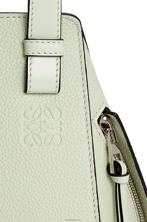 Loewe yumuşak taneli dana derisinden kompakt hamak çantası 02600343 kadınlar hafif seladonlar