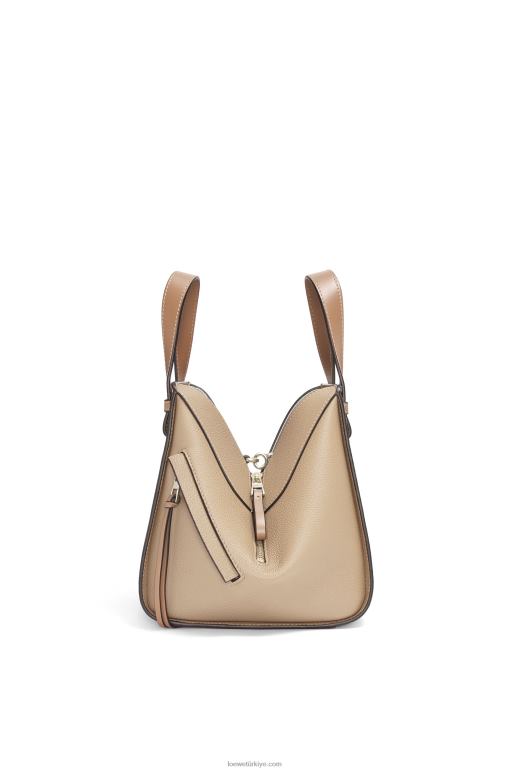 Loewe yumuşak taneli dana derisinden kompakt hamak çantası 02600344 kadınlar kum