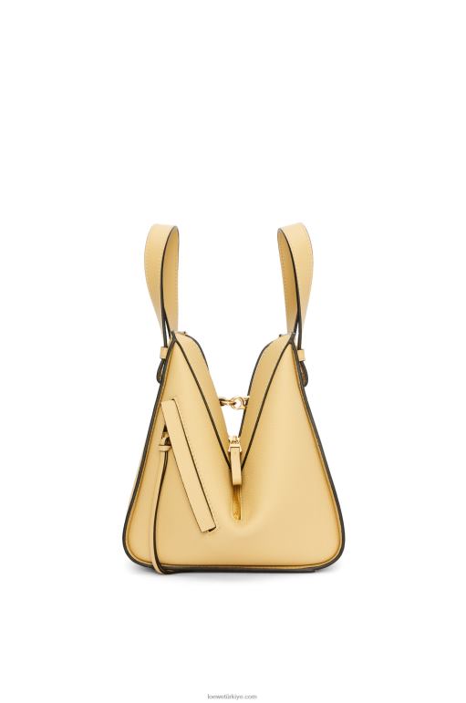 Loewe yumuşak taneli dana derisinden kompakt hamak çantası 02600405 kadınlar koyu tereyağı