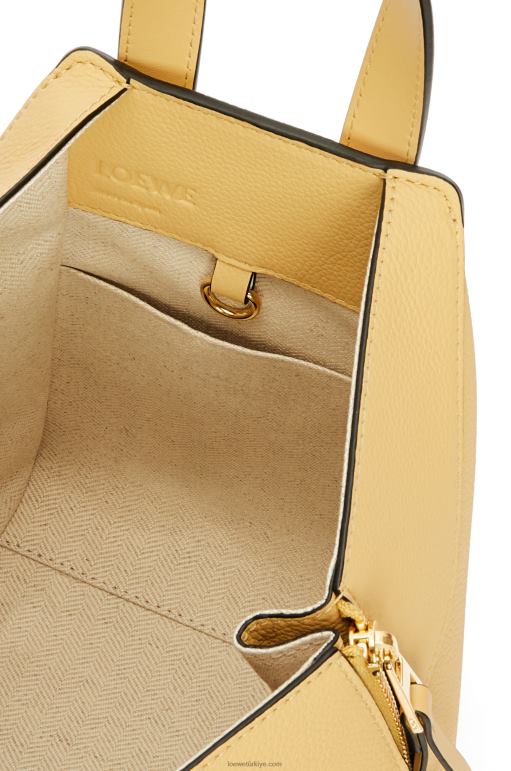 Loewe yumuşak taneli dana derisinden kompakt hamak çantası 02600405 kadınlar koyu tereyağı
