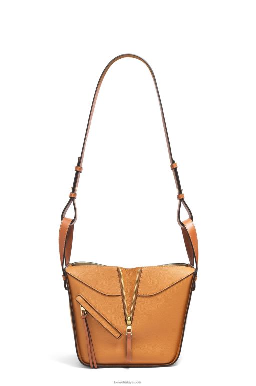 Loewe yumuşak taneli dana derisinden kompakt hamak çantası 02600407 kadınlar hafif karamel