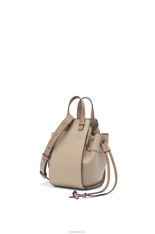 Loewe yumuşak taneli dana derisinden mini hamak büzme ipi 02600289 kadınlar kum