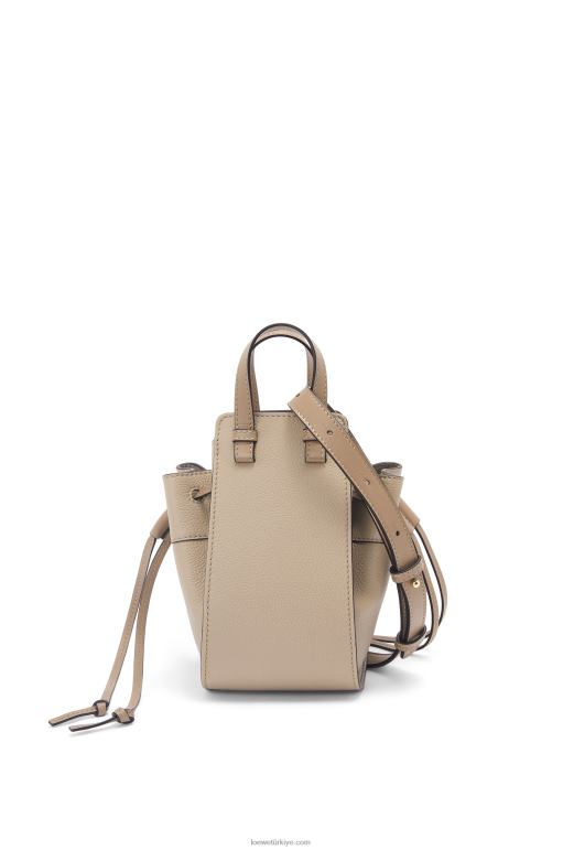 Loewe yumuşak taneli dana derisinden mini hamak büzme ipi 02600289 kadınlar kum