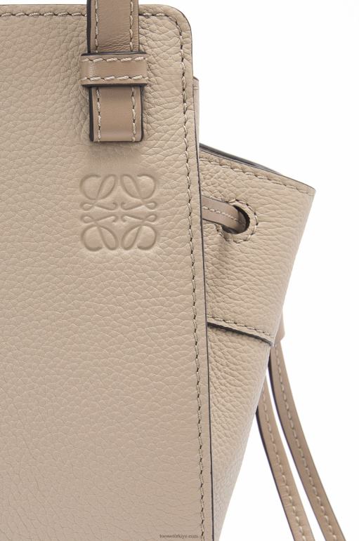 Loewe yumuşak taneli dana derisinden mini hamak büzme ipi 02600289 kadınlar kum
