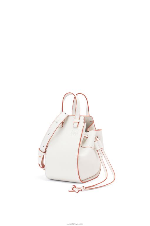 Loewe yumuşak taneli dana derisinden mini hamak büzme ipi 02600313 kadınlar açık beyaz