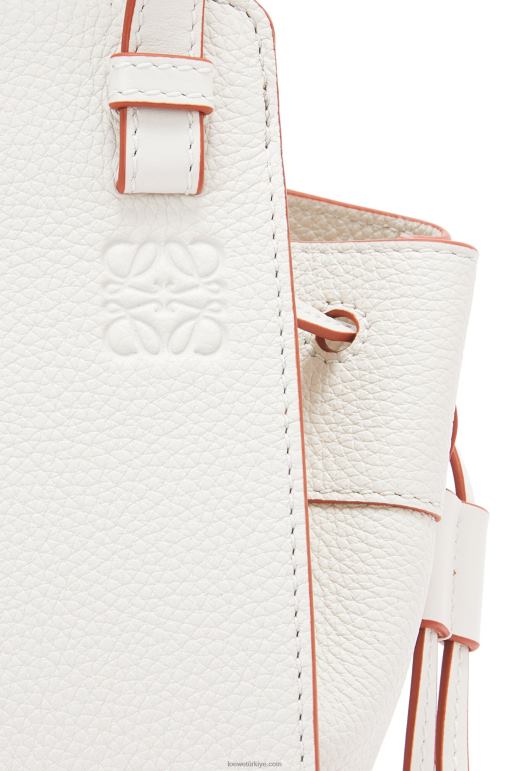 Loewe yumuşak taneli dana derisinden mini hamak büzme ipi 02600313 kadınlar açık beyaz