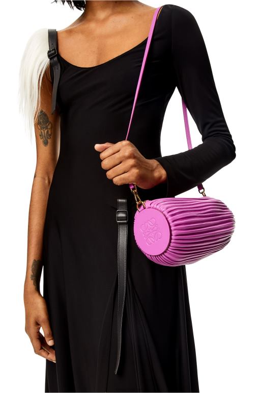 Loewe Nappa dana derisinden bileklik kesesi 02600598 kadınlar parlak mor