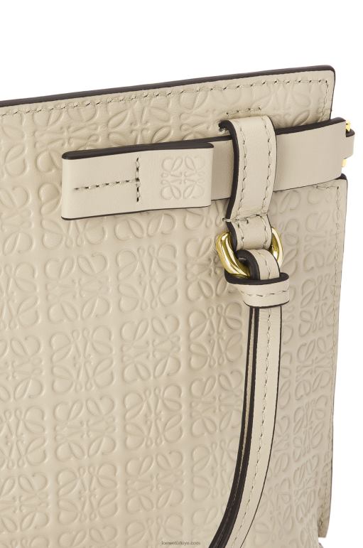 Loewe kabartmalı ipek dana derisinden mini tekrar t kese 02600611 kadınlar hafif yulaf