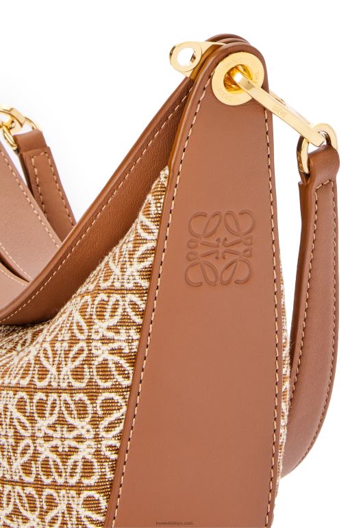 Loewe anagram jakarlı ve klasik dana derisinden küçük luna çantası 02600492 kadınlar bronzluk / ceviz