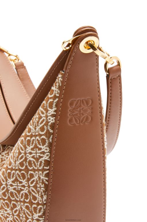Loewe anagram jakarlı ve klasik dana derisinden luna çantası 02600512 kadınlar bronzluk / ceviz