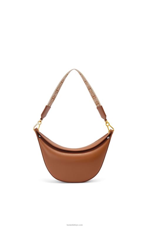 Loewe saten dana derisi ve jakarlı küçük luna çantası 02600452 kadınlar ceviz