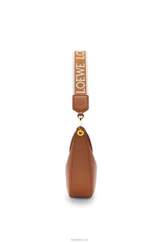 Loewe saten dana derisi ve jakarlı küçük luna çantası 02600452 kadınlar ceviz