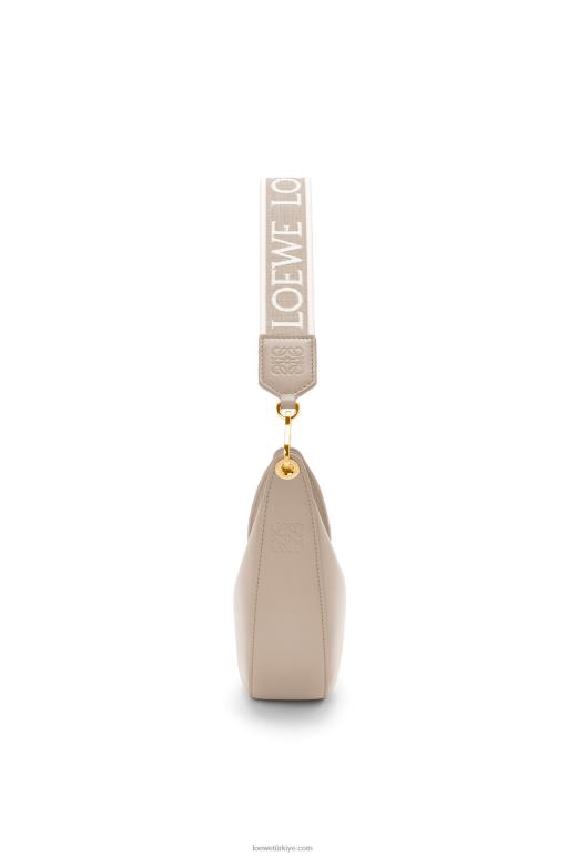 Loewe saten dana derisi ve jakarlı küçük luna çantası 02600475 kadınlar hafif yulaf