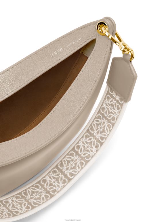 Loewe saten dana derisi ve jakarlı küçük luna çantası 02600475 kadınlar hafif yulaf