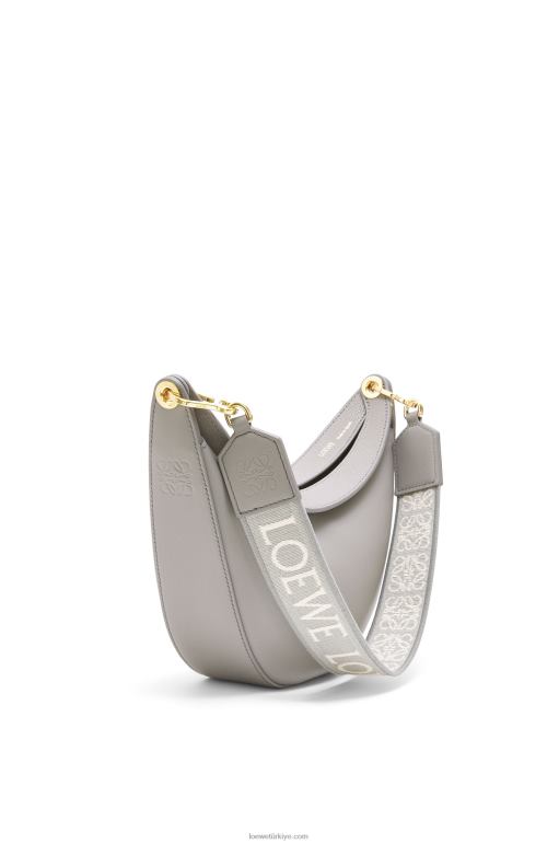 Loewe saten dana derisi ve jakarlı küçük luna çantası 02600476 kadınlar inci grisi