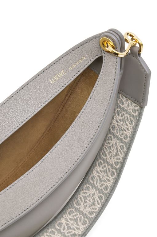 Loewe saten dana derisi ve jakarlı küçük luna çantası 02600476 kadınlar inci grisi