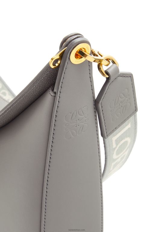 Loewe saten dana derisi ve jakarlı luna çanta 02600533 kadınlar inci grisi