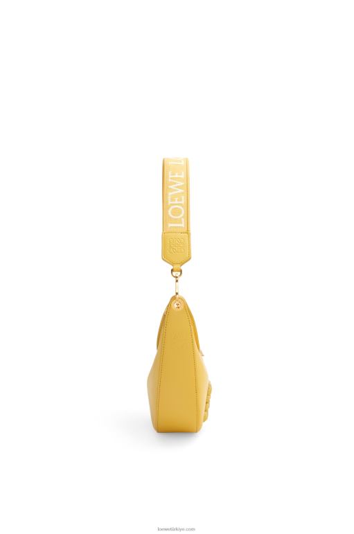 Loewe saten dana derisinden küçük luna 02600454 kadınlar soluk sarı sır