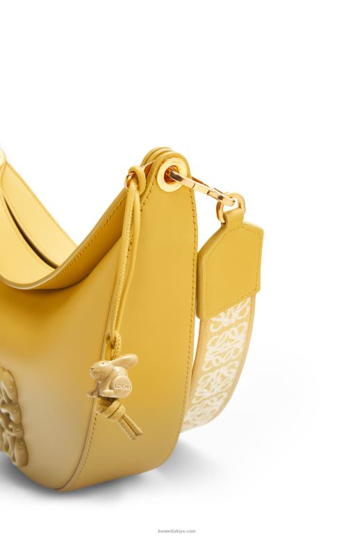 Loewe saten dana derisinden küçük luna 02600454 kadınlar soluk sarı sır