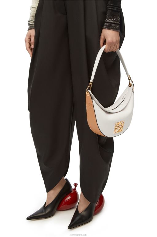 Loewe saten dana derisinden küçük luna çanta 02600449 kadınlar yumuşak beyaz/doğal