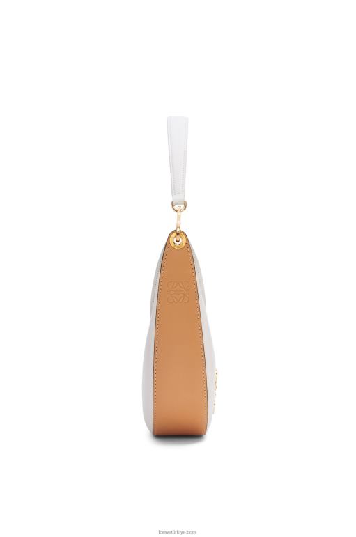 Loewe saten dana derisinden küçük luna çanta 02600449 kadınlar yumuşak beyaz/doğal