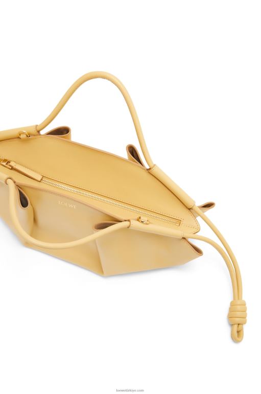Loewe parlak napa dana derisinden küçük paseo çanta 02600351 kadınlar koyu tereyağı