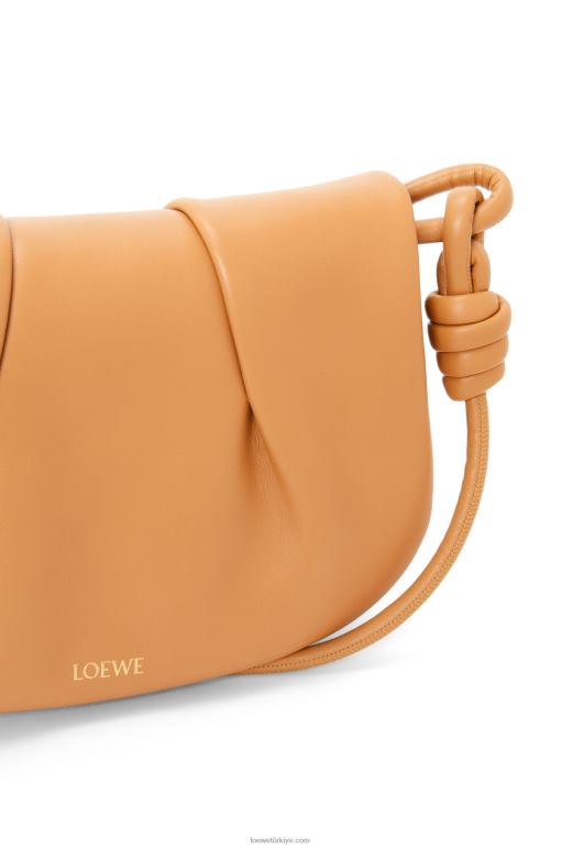 Loewe parlak napa dana derisinden paseo el çantası 02600334 kadınlar sıcak çöl