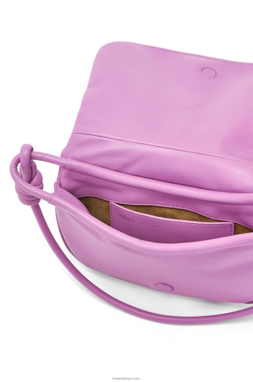 Loewe parlak napa dana derisinden paseo el çantası 02600335 kadınlar kaya gülü