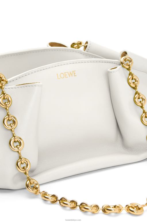 Loewe zincirli parlak napa dana derisinden küçük paseo çanta 02600404 kadınlar açık beyaz