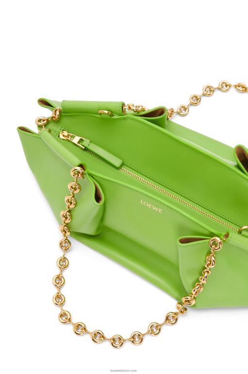 Loewe zincirli parlak napa dana derisinden küçük paseo çanta 02600422 kadınlar elma yeşili