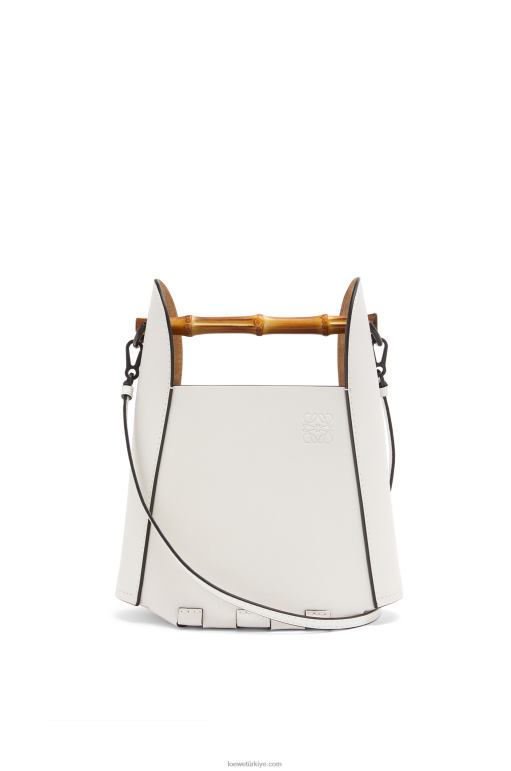 Loewe dana derisinden bambu kova çantası 02600178 kadınlar açık beyaz