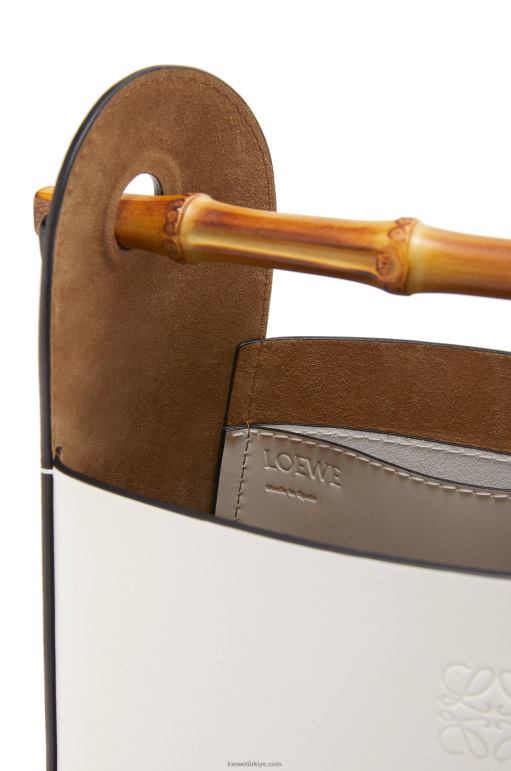Loewe dana derisinden bambu kova çantası 02600178 kadınlar açık beyaz
