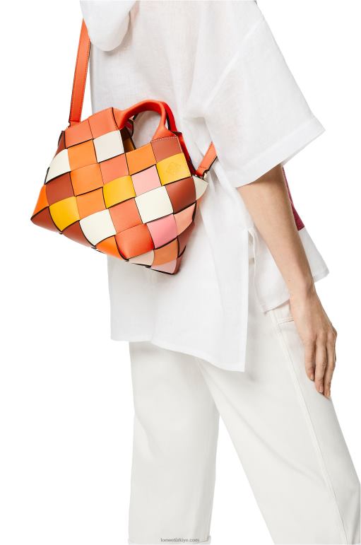 Loewe dana derisinden küçük fazlalık deri dokuma sepet çanta 02600102 kadınlar turuncu